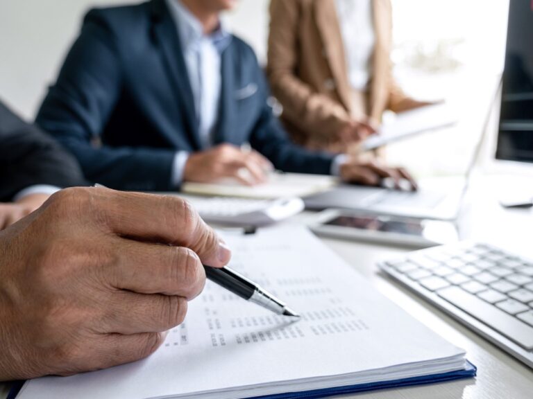 asesoría para empresas en Benetúser - reunión