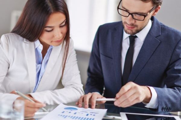 Asesoría para empresas en Benetúser - Traje