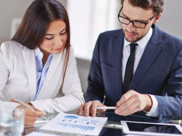 Asesoría para empresas en Benetúser - Traje